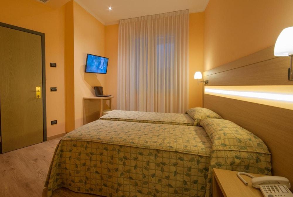 Hotel La Pergola Rome Exterior photo