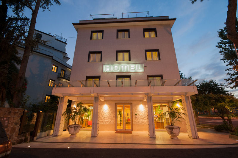 Hotel La Pergola Rome Exterior photo