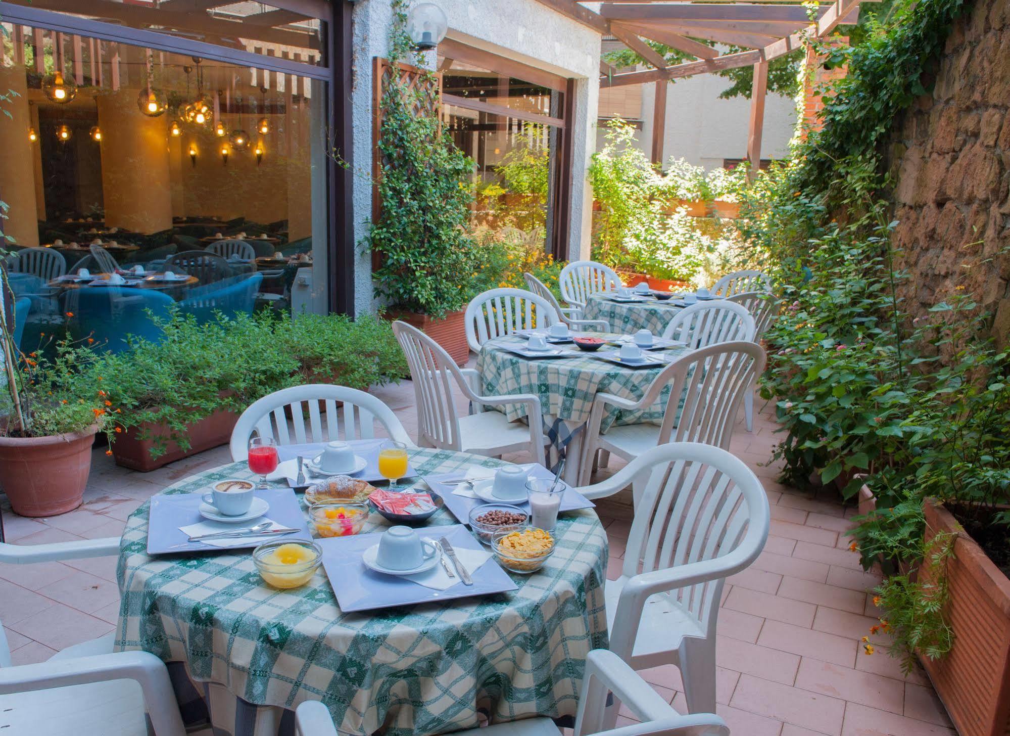 Hotel La Pergola Rome Exterior photo