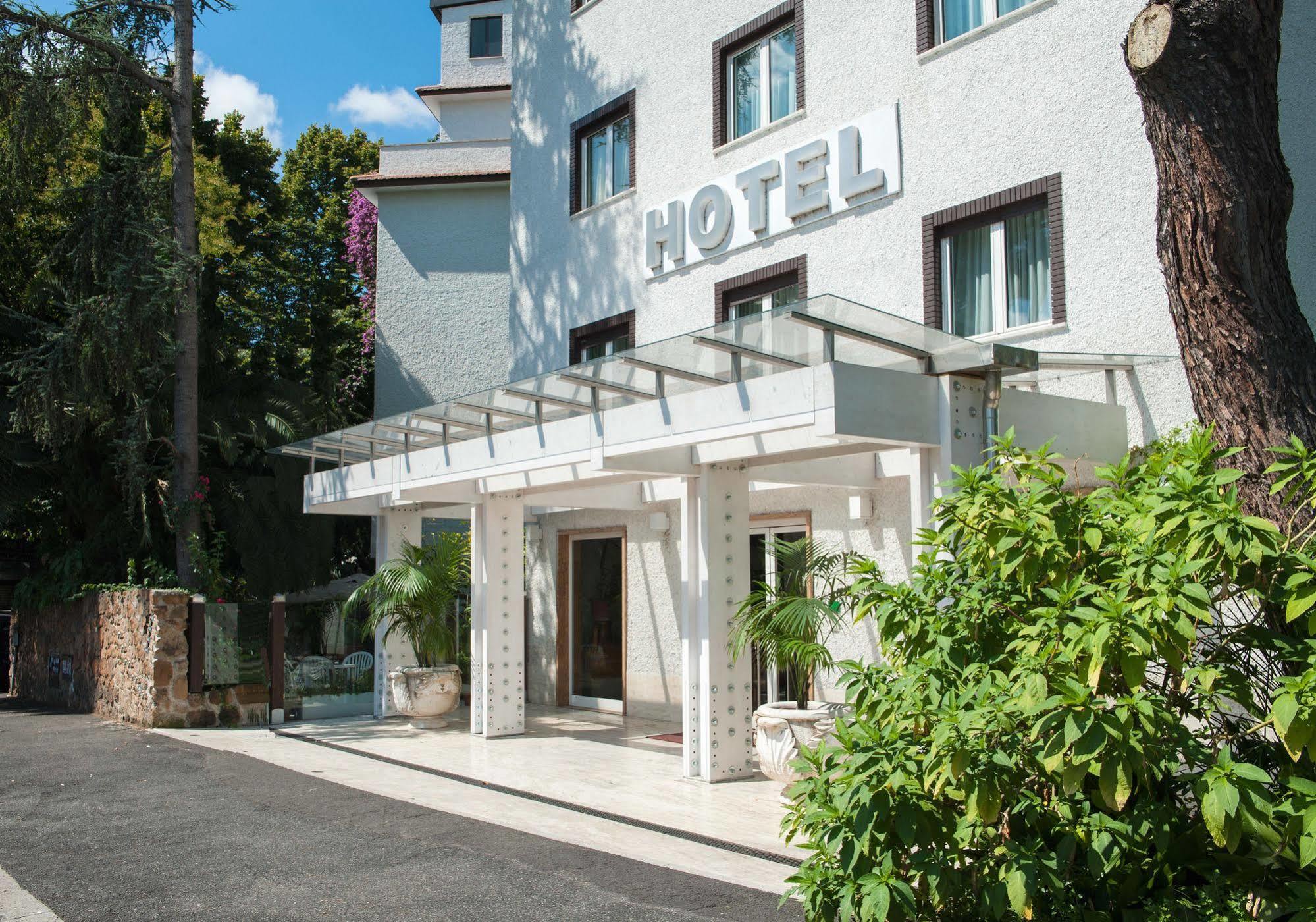 Hotel La Pergola Rome Exterior photo